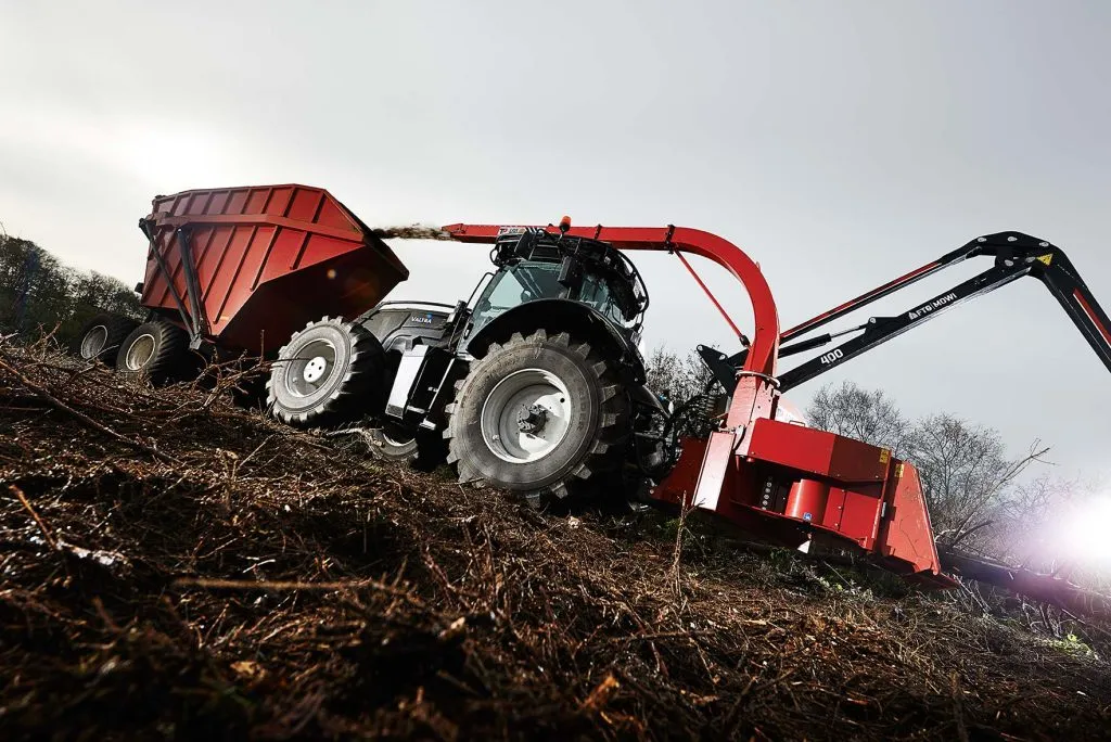 Broyeur-de-branches-dechiqueteuse-de-branches-derriere-tracteur-grue-diametre-400-mm-avec-grue-large-out03