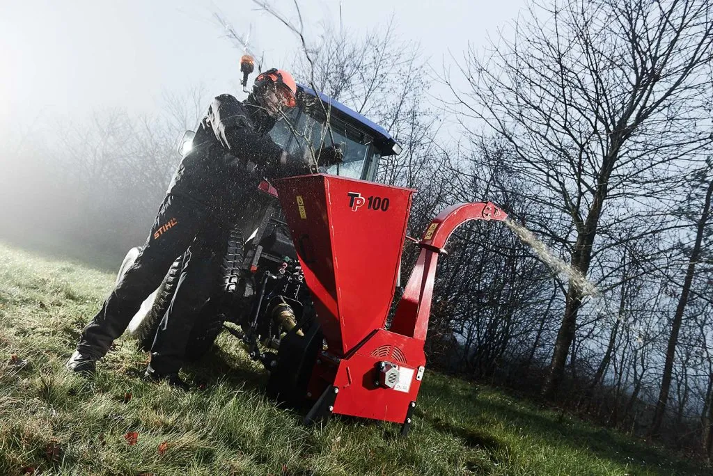 Broyeur-de-branches-dechiqueteuse-de-branches-derriere-tracteur-sur-prise-de-force-diametre-100-large-in03
