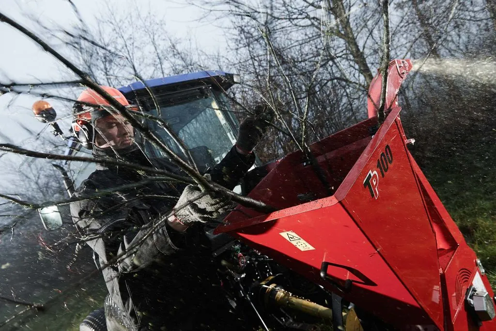 Broyeur-de-branches-dechiqueteuse-de-branches-derriere-tracteur-sur-prise-de-force-diametre-100-large-out03