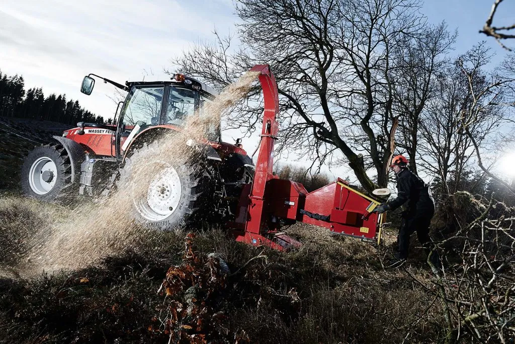 Broyeur-de-branches-dechiqueteuse-de-branches-derriere-tracteur-sur-prise-de-force-diametre-250-m-large-out03